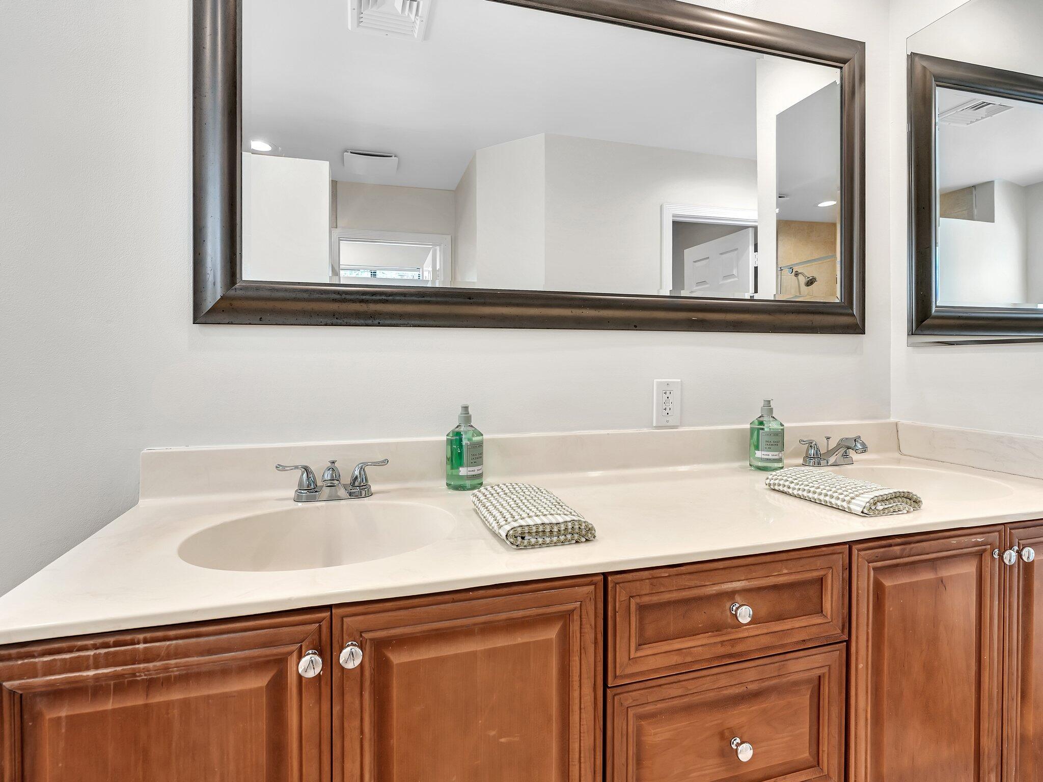 WIMBLEDON VILLAS OF VIA V - Residential