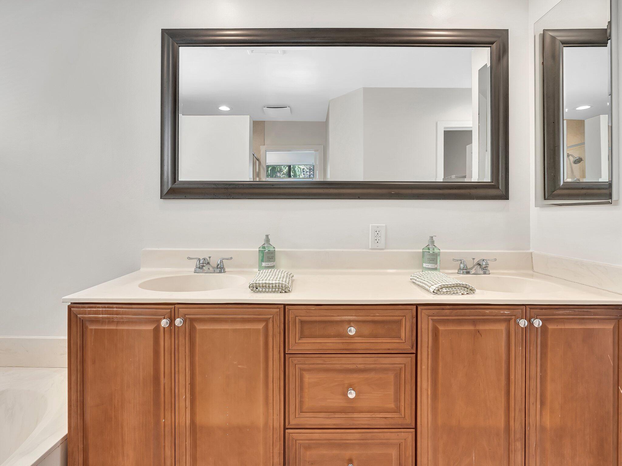 WIMBLEDON VILLAS OF VIA V - Residential