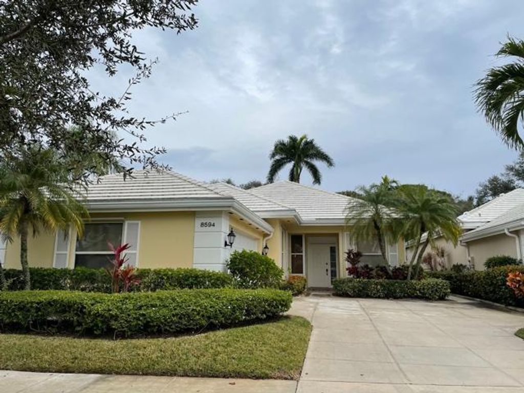 Photo of 8594 Wakefield Drive, Palm Beach Gardens, FL 33410 (MLS # R10959396)