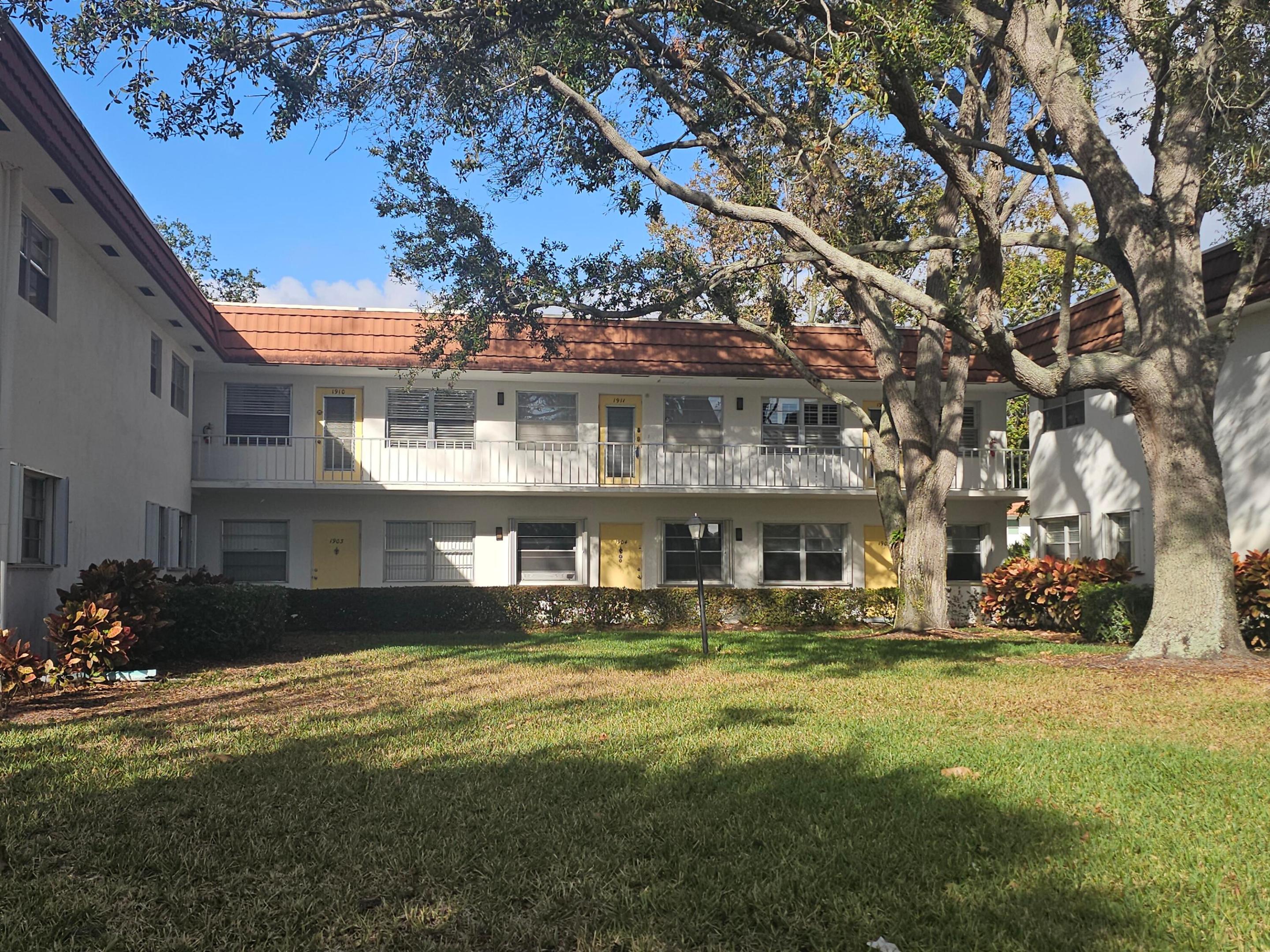 VISTA DEL LAGO CONDO - Residential