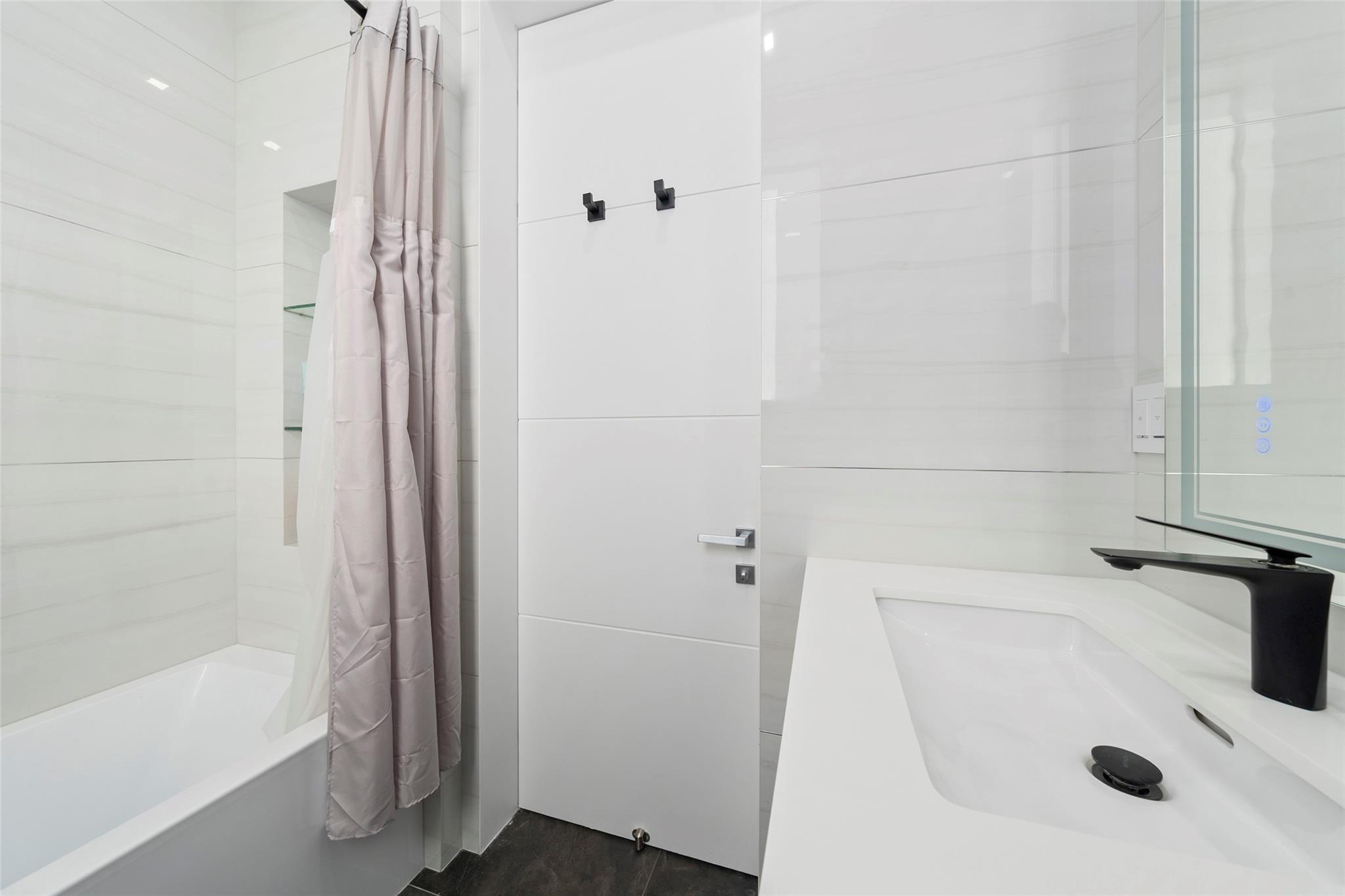 CORAL KEY VILLAS 2ND SEC - Residential