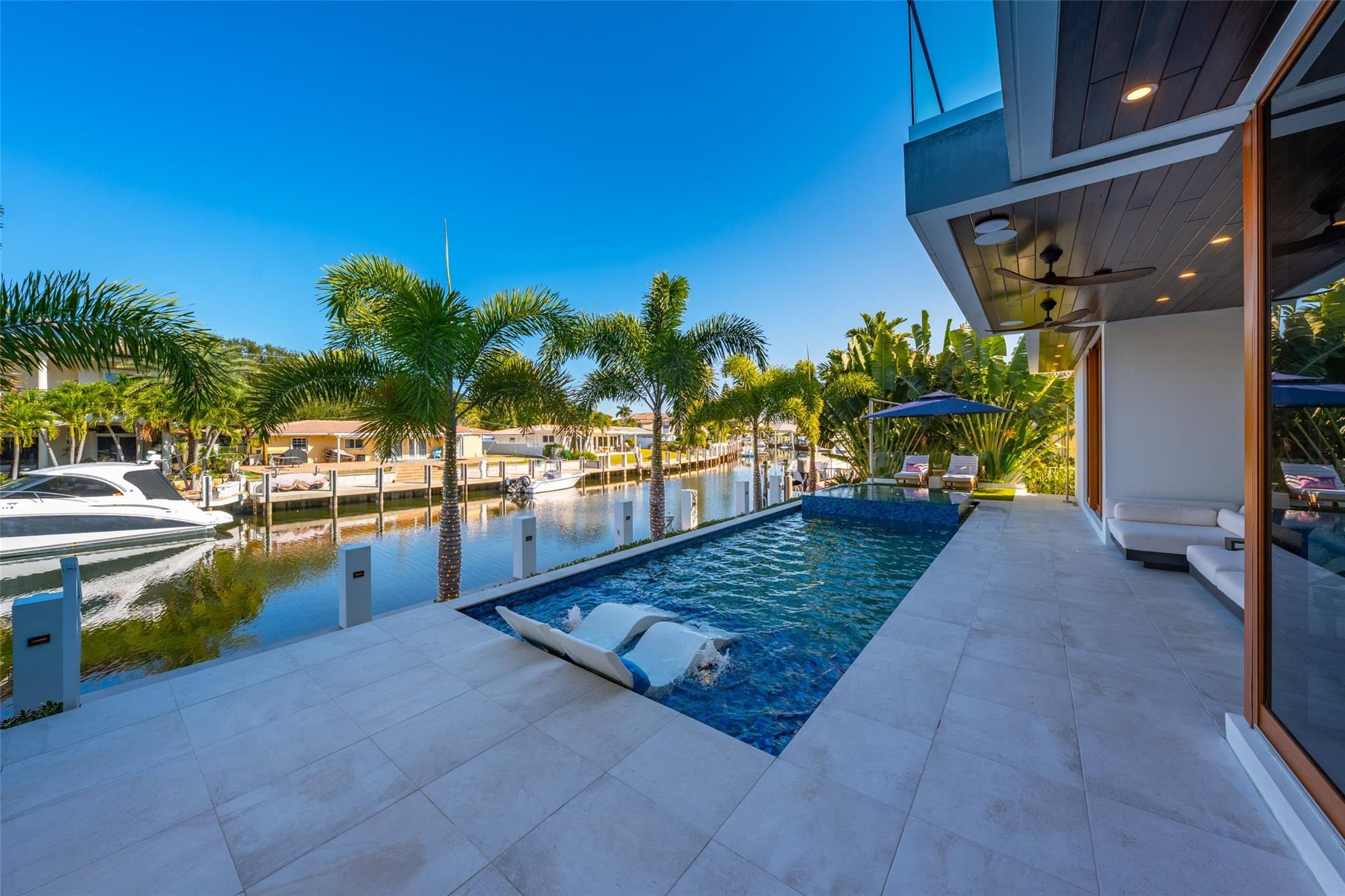 CORAL KEY VILLAS 2ND SEC - Residential