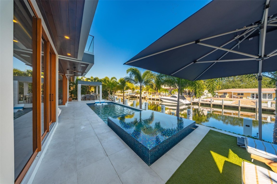 CORAL KEY VILLAS 2ND SEC - Residential