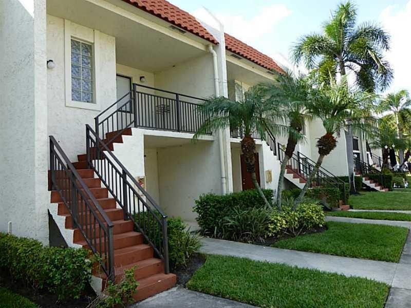 Modernly updated with open kitchen and top of the line appliances, located in the heart of Weston/Bonaventure area, Gardens 14 East is only a few blocks away from shopping, schools, highways, Bonaventure Country Club, a nice and ample facility to enjoy entertaining and healthy activities such as tennis, racket club, bowling, swimming, large and well-equipped GYM, saunas for a small additional fee.