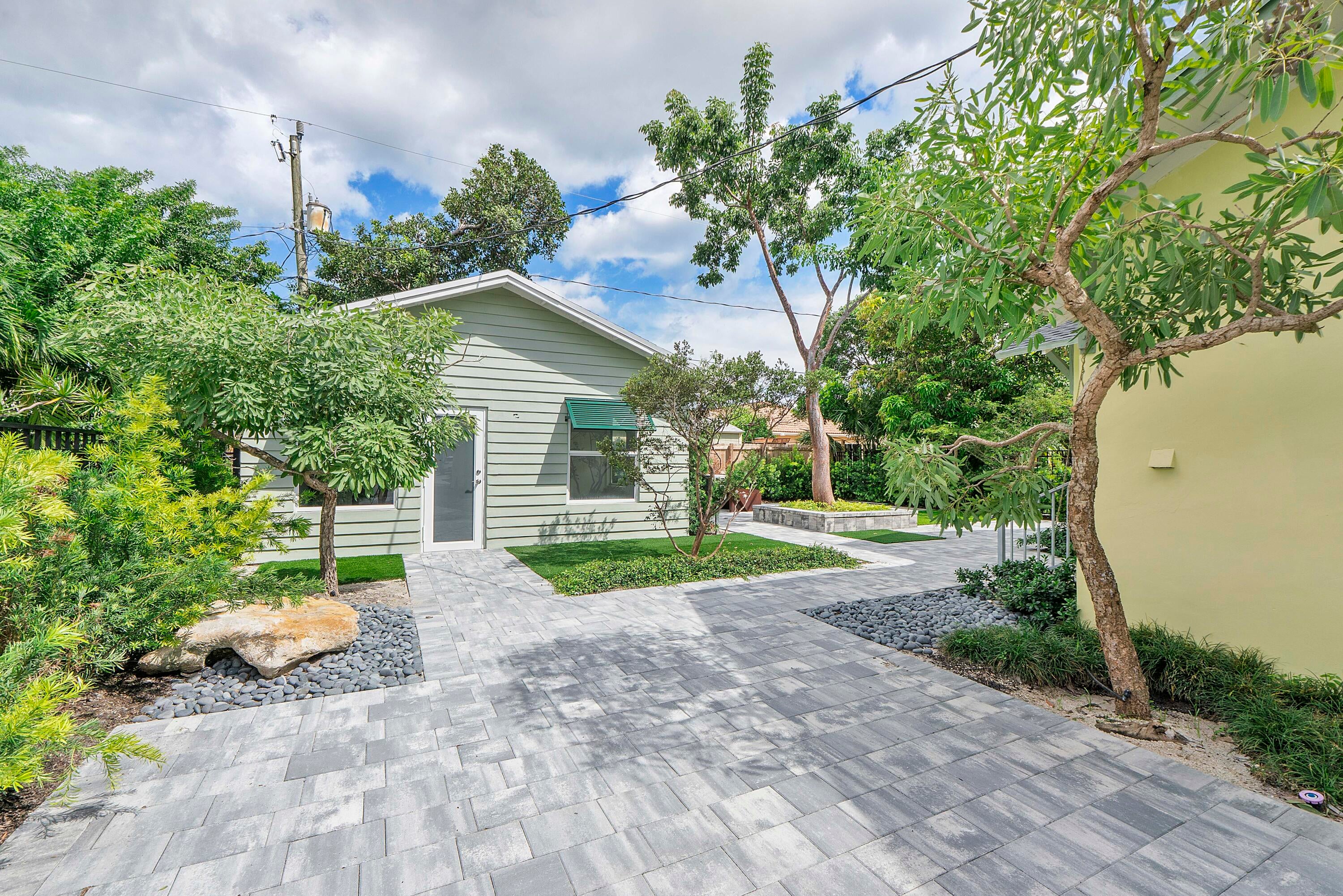 216 NE 23RD Avenue