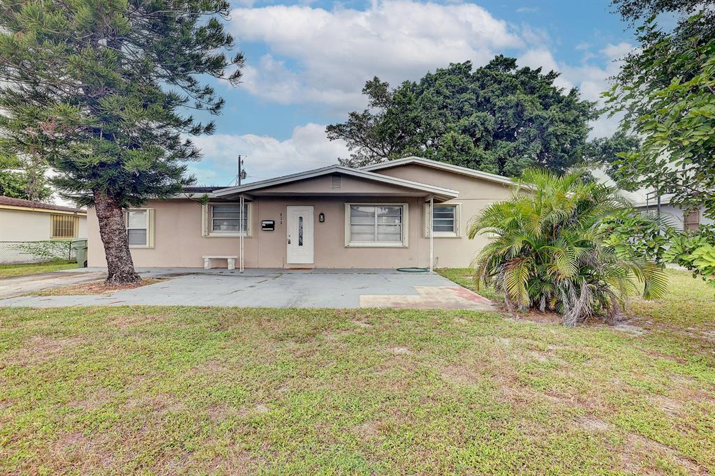 Spacious, open and bright SFH, granite countertops, stainless steel appliances, wood kitchen cabinets, updated master bathroom, tile throughout living area and bedrooms. Full Size Washer/Dryer. Partially fenced in backyard, hurricane shutters, CBS construction, newer A/C. Great location close to everything. Shopping, restaurants, beaches, parks.