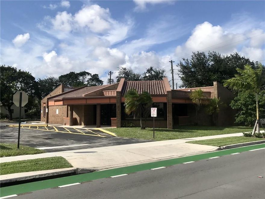Stand-alone 4,221 SF Office/Medical Building for Lease $23.50/SF NNN.  Property is Zoned B-1, “Boulevard Business”. Situated on a .51-acre site located on N. Andrews Ave. with 27,000+ traffic volume. 28 marked Parking Spaces. Building comprises of the following: Lobby/Waiting Room, Receptionist, 7 Exam Rooms, X-Ray Room, Break Room, General Offices & More. This is an ideal building for Medical uses such as Urgent Care, Dental, Daycare, or Veterinary; many other uses per zoning. Property is also available For Sale.