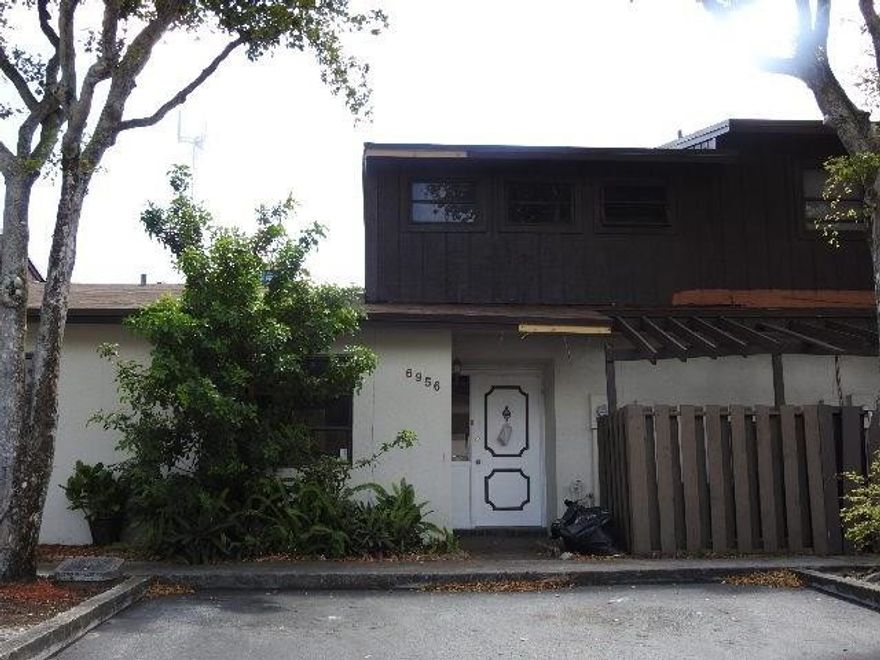 GREAT 2 BEDROOM 2 BATH IN WOODSCAPE TOWNHOMES WITH LAKE VIEW! LARGE OPEN FLOOR PLAN, LAMINATE WOOD AND TILE FLOORING THROUGHOUT LIVING AREAS, FENCED PATIO BACKS TO WATER, SECOND FLOOR LOFT OVERLOOKING LIVING ROOM, UPDATED KITCHEN WITH STAINLESS STEEL APPLIANCES, UPDATED BATHROOMS, WALK IN CLOSET! GREAT LOCATION CLOSE TO SCHOOLS, SHOPPING, RESTAURANTS, AND HIGHWAYS!