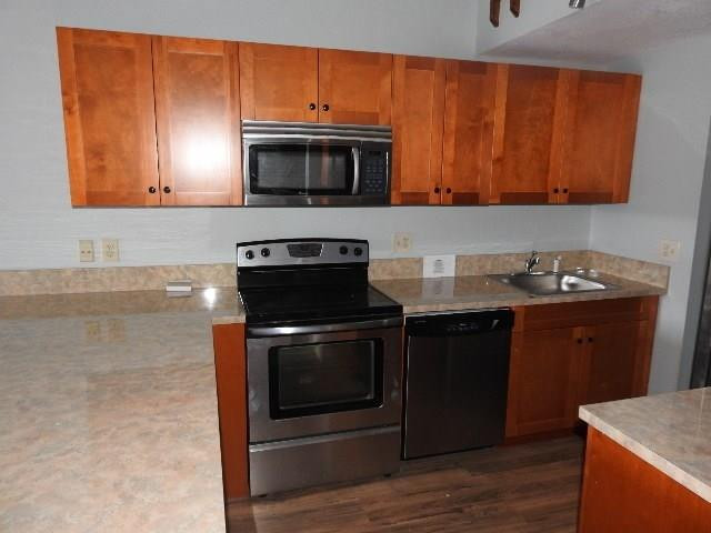 WOODSCAPE TOWNHOMES - Residential