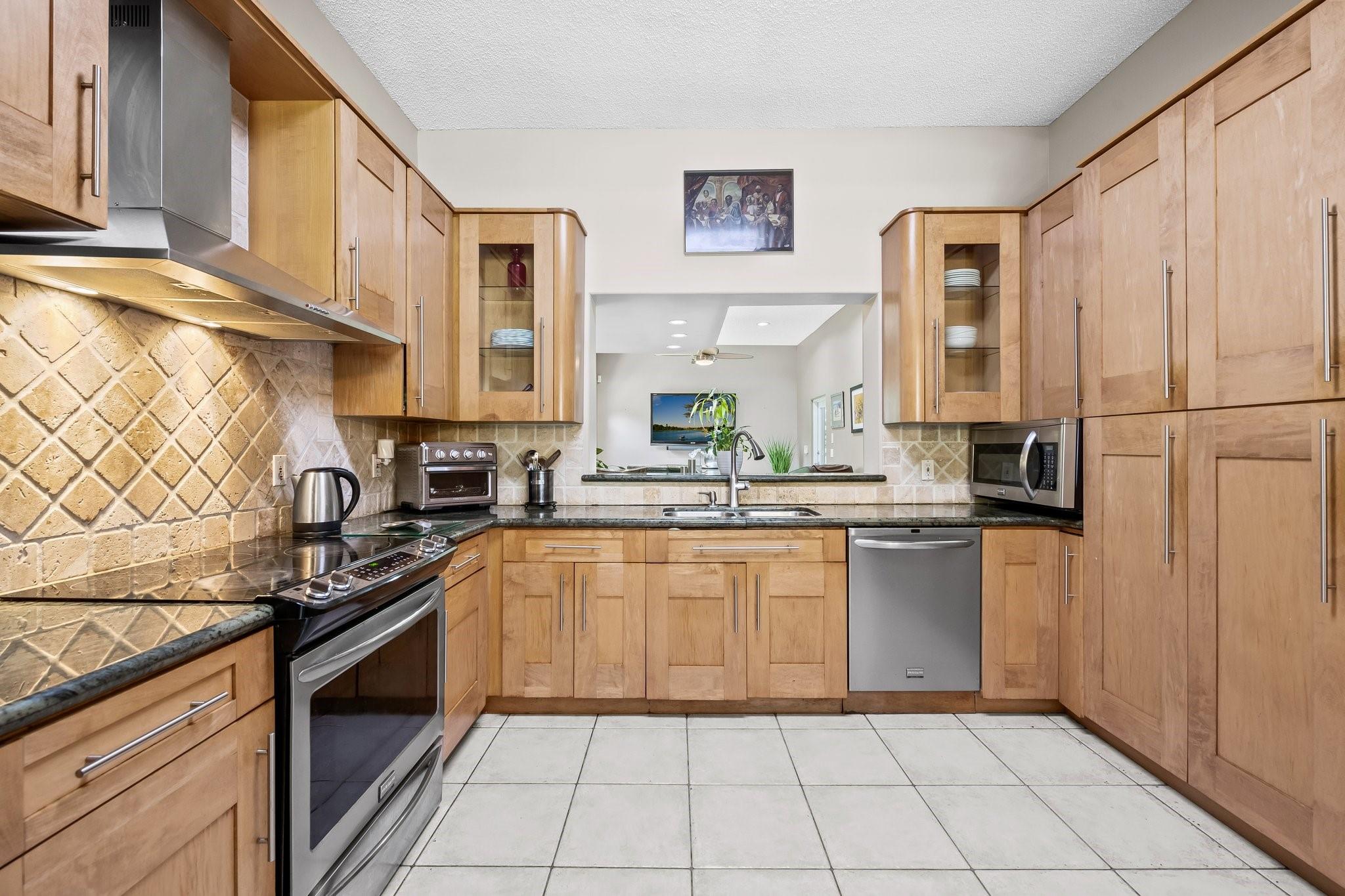 Photo 7 of 61 of 5800 SW 199th Ave house
