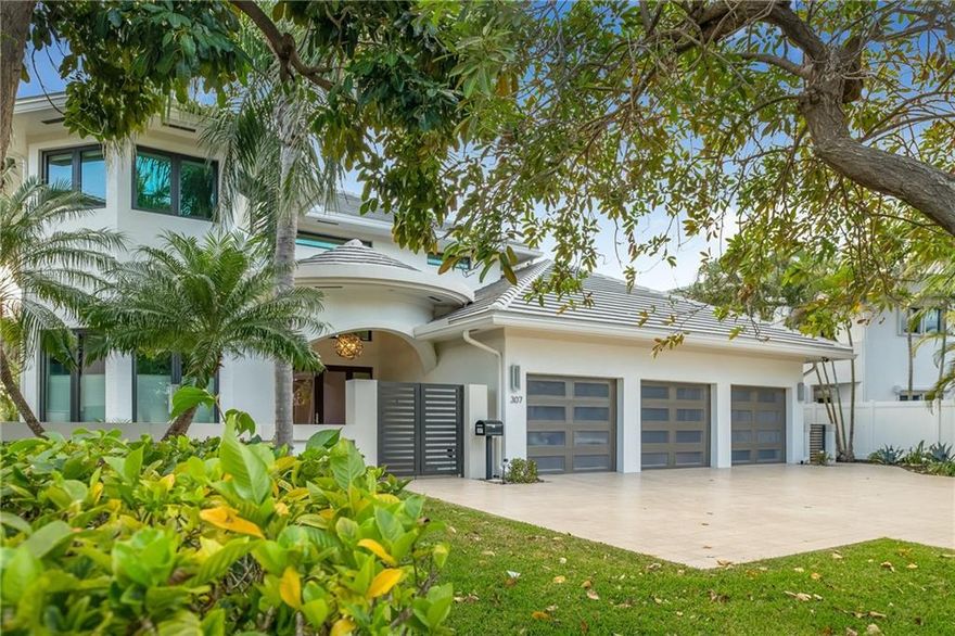 LIKE NEW CONSTRUCTION. MODERN TRANSITIONAL DESIGN. OPEN, SPACIOUS & FLOWING FLOOR PLAN, HIGH CEILINGS. 2-STORY FOYER. HIGH-END FINISHES. PERFECT FOR ENTERTAINING. CONTROL4 HOME AUTOMATION. LARGE KITCHEN WITH NATURAL GAS. OPENS TO OUTSIDE POOL AREA & FAMILY ROOM & BAR. 5 BEDROOMS + OFFICE. HOME THEATRE, BILLIARDS ROOM, DINING ROOM & FIREPLACE. LARGE MASTER. VIEWS OF POOL & WATERWAY. SPA-LIKE BATH, KOHLER STEAM SHOWER & LARGE WALK-IN CLOSET.  80’ WF FOR 60’ YACHT ON WIDEST & DEEPEST WATERWAY IN LAS OLAS. QUICK OCEAN ACCESS. NEW CONCRETE DOCK & SEAWALL. LARGE POOL & SPA. 3 CAR GARAGE MIGHT FIT 6 WITH LIFTS. PRESTIGIOUS SEVEN ISLES IN LAS OLAS WITH 24/7 SECURITY. QUIET STREET. GREAT AREA FOR KIDS & ACCESS TO GREAT SCHOOLS. WALK TO BEACH & LAS OLAS RESTAURANTS. YR BUILT REFERS TO MAJOR REMODEL.