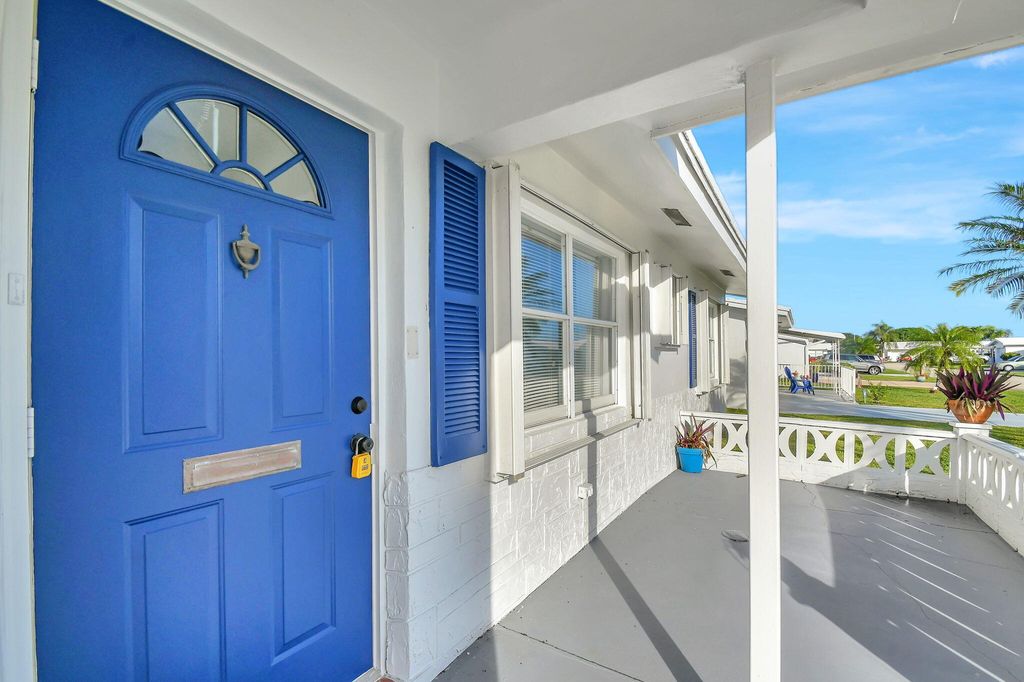 Photo of 2393 SW 13th Avenue, Boynton Beach, FL 33426 (MLS # R11042449)