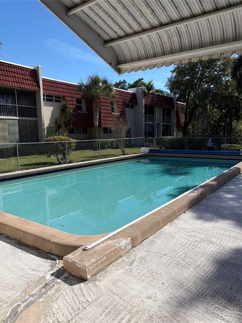 Tiny photo for 21 Jacaranda Drive #121, Plantation, FL 33324 (MLS # F10545771)