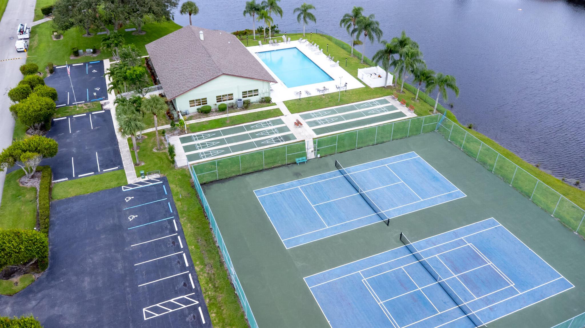 Savannahs Condominium - Residential