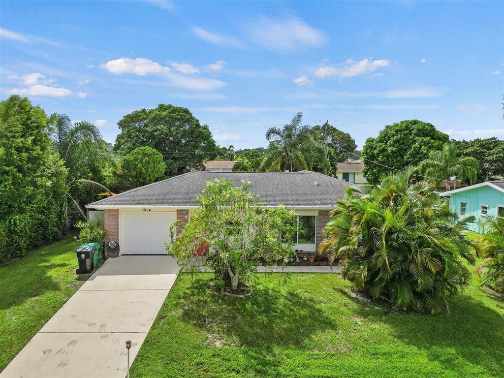 Photo of 1014 SE Euclid Lane, Port Saint Lucie, FL 34983 (MLS # R10924656)
