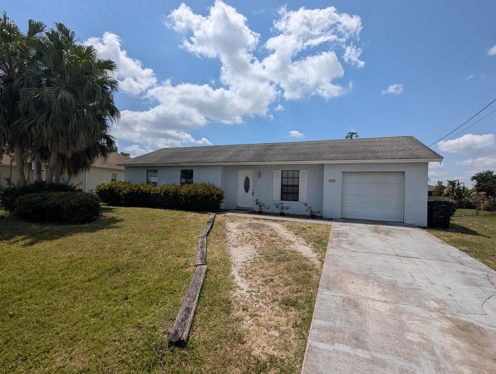 Photo of 554 SW Lakehurst Drive, Port Saint Lucie, FL 34983 (MLS # R11084495)