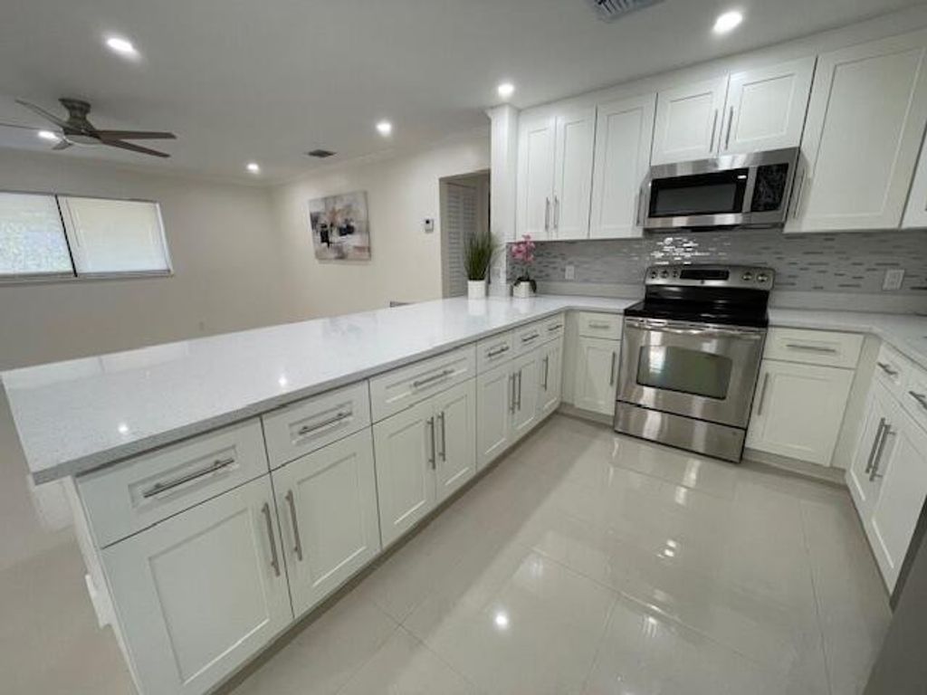 Photo of 770 NW 40th Street, Oakland Park, FL 33309 (MLS # B26009609)