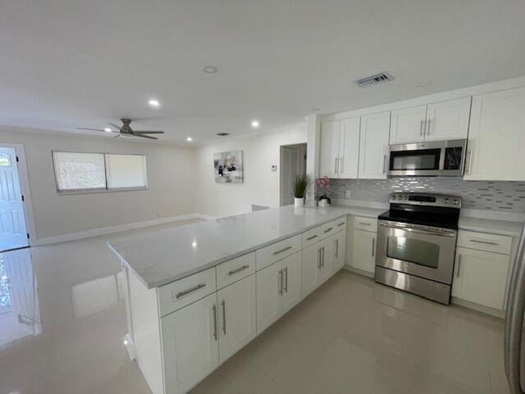 Photo of 770 NW 40th Street, Oakland Park, FL 33309 (MLS # B26009609)