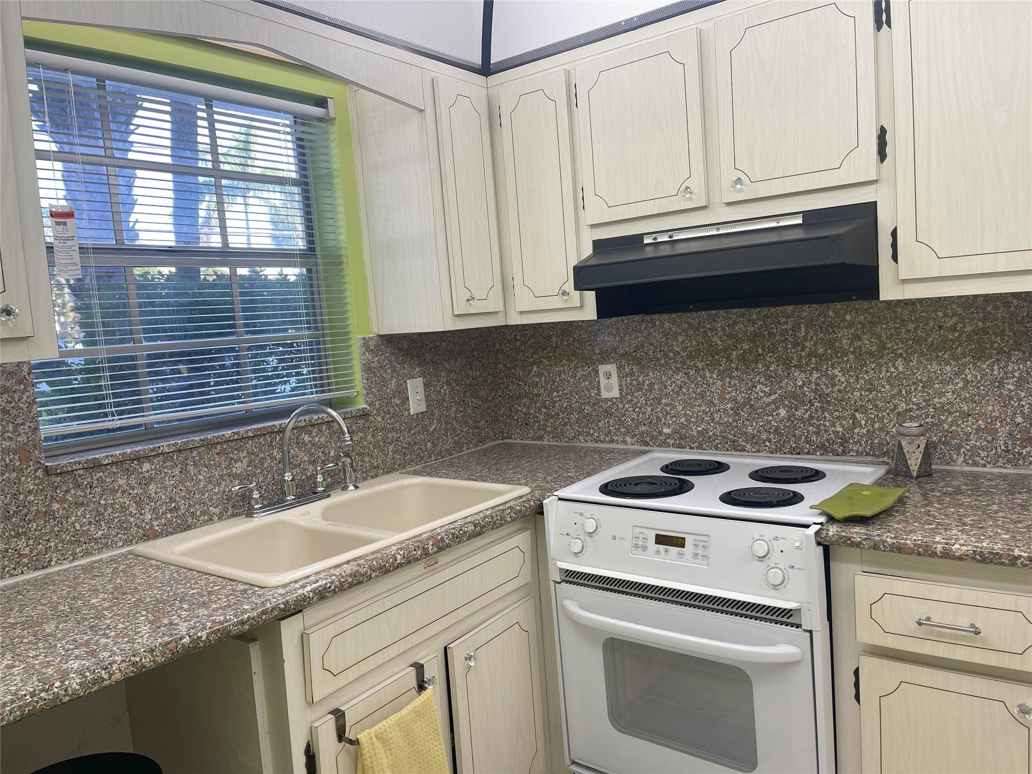 Lighthouse Point Gardens - Residential