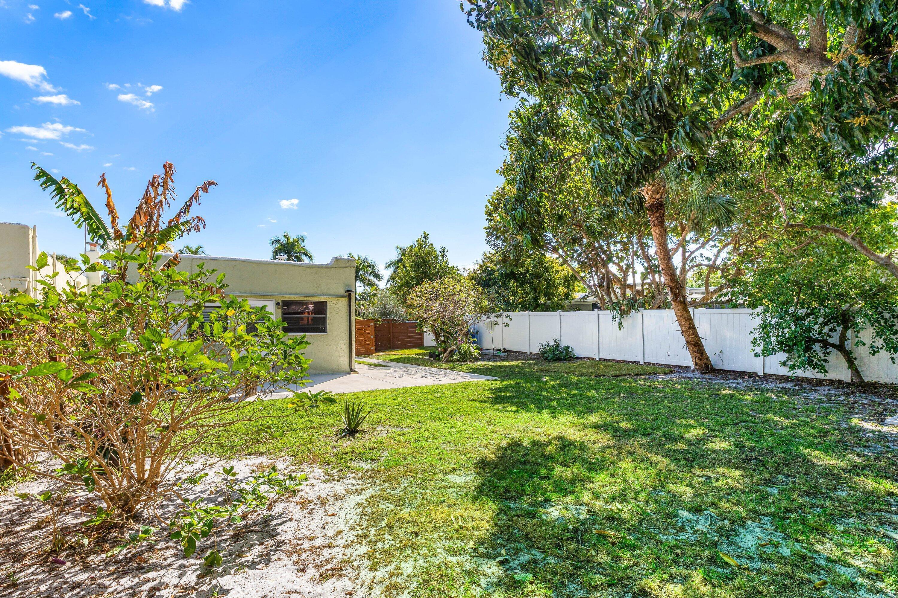 LAKE WORTH TOWN OF ADD 1 - Residential Lease