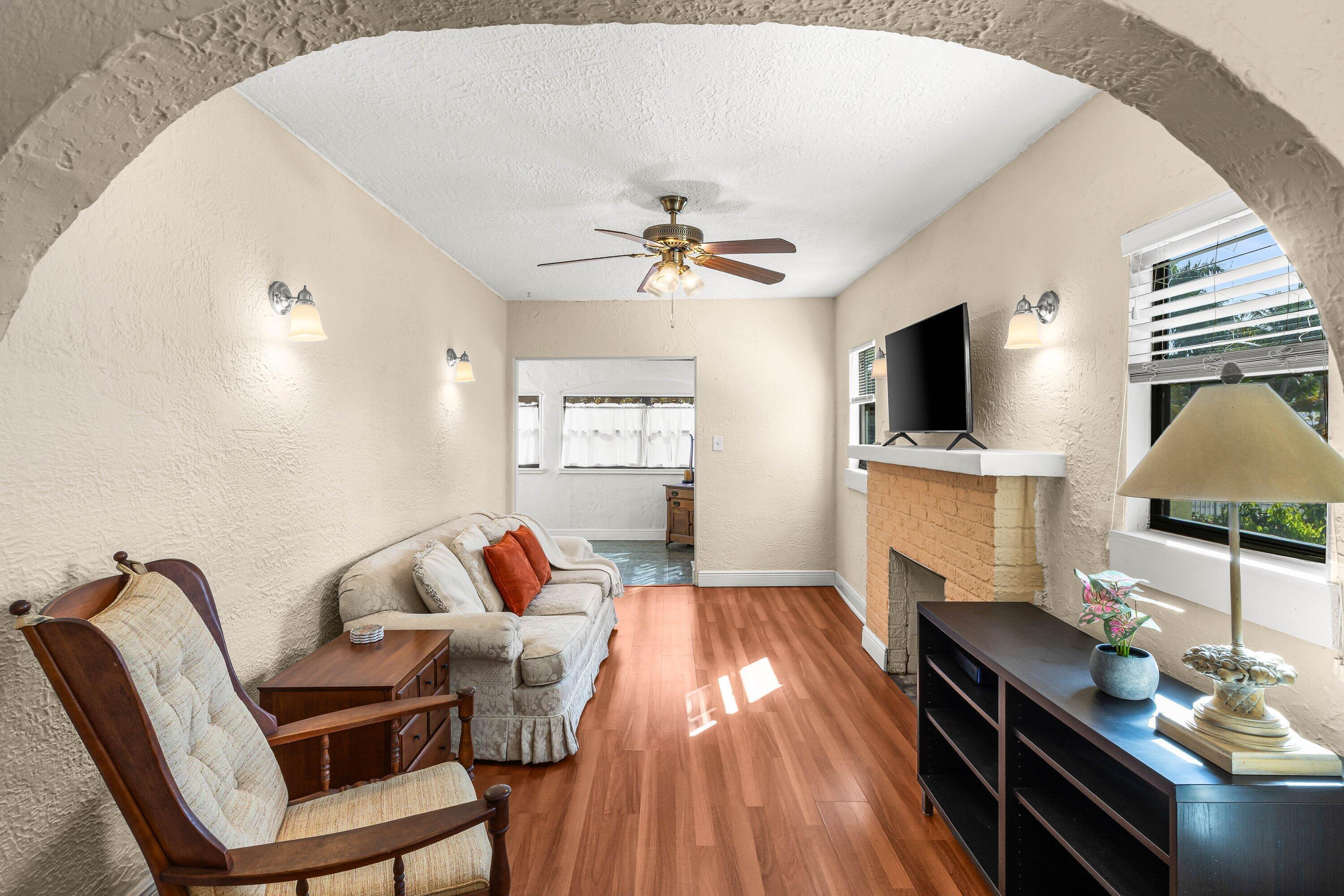 LAKE WORTH TOWN OF ADD 1 - Residential Lease