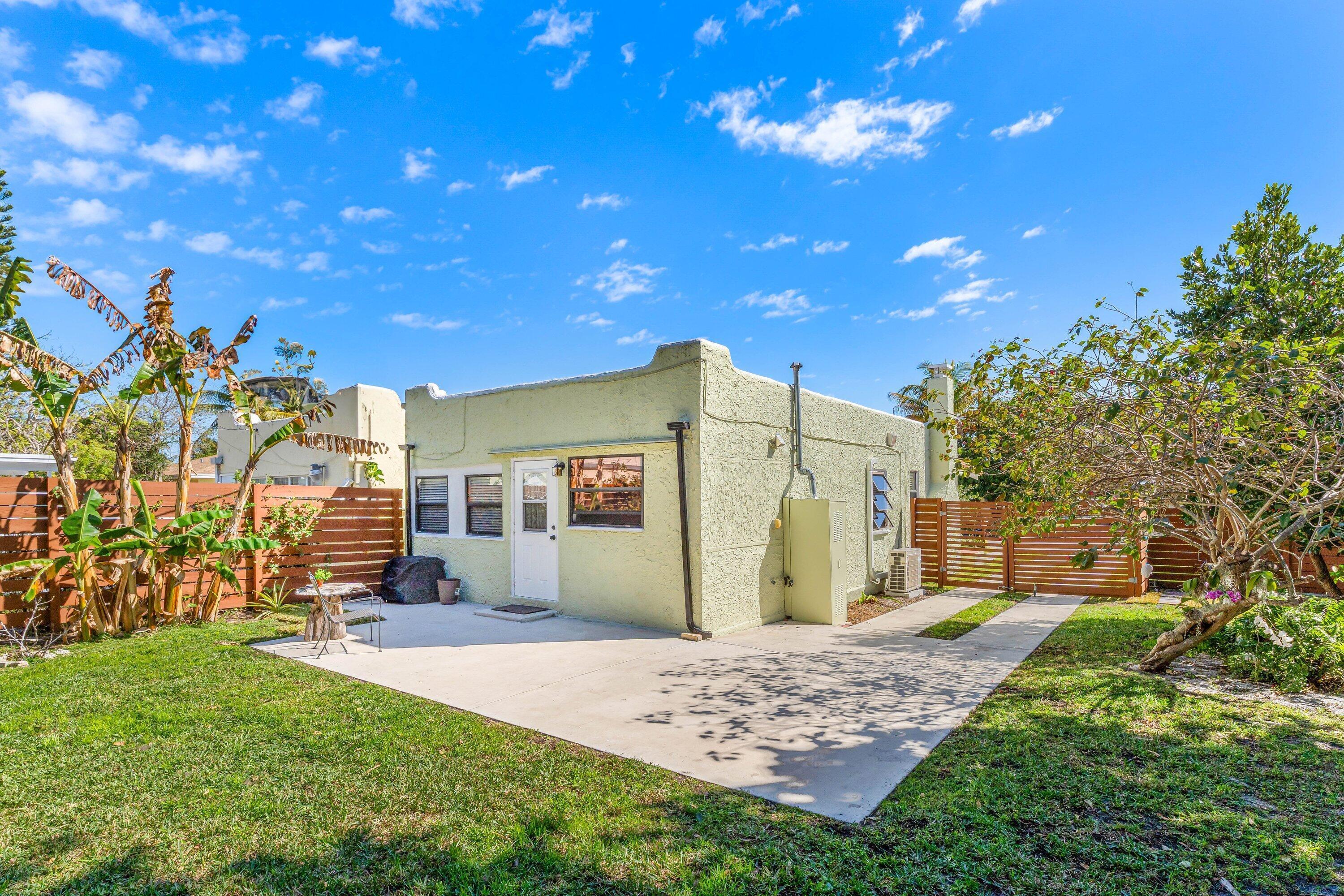 LAKE WORTH TOWN OF ADD 1 - Residential Lease