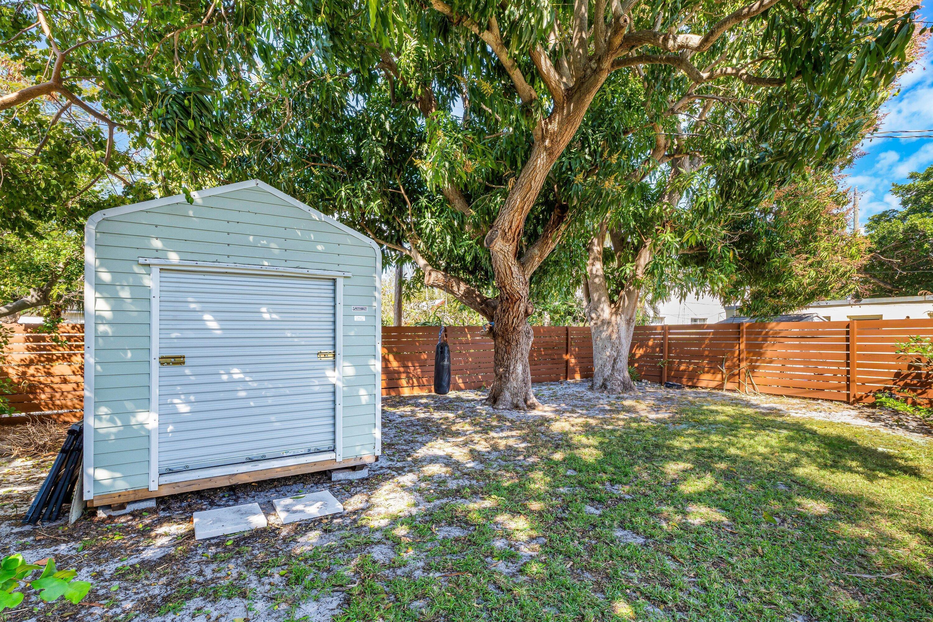 LAKE WORTH TOWN OF ADD 1 - Residential Lease