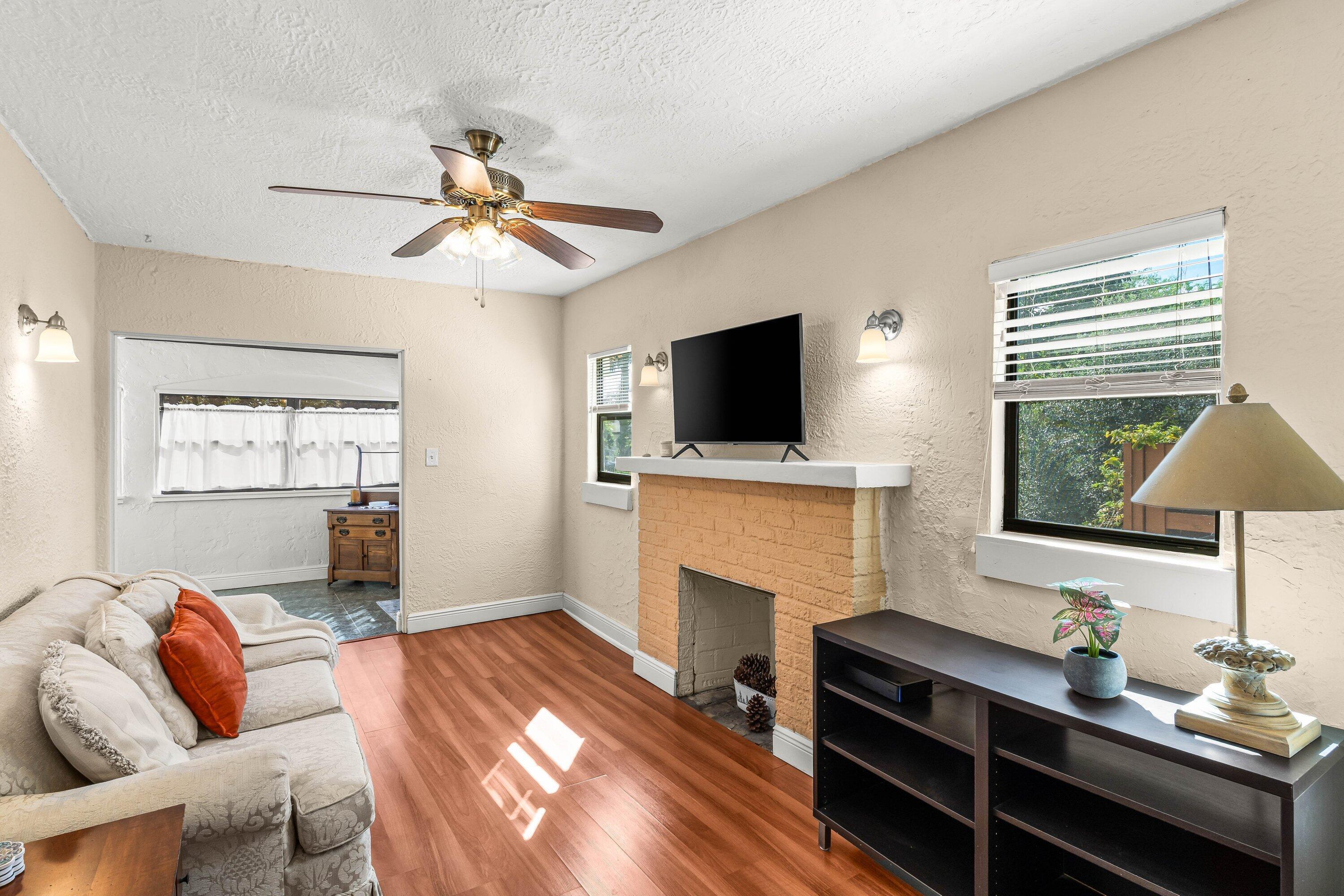 LAKE WORTH TOWN OF ADD 1 - Residential Lease