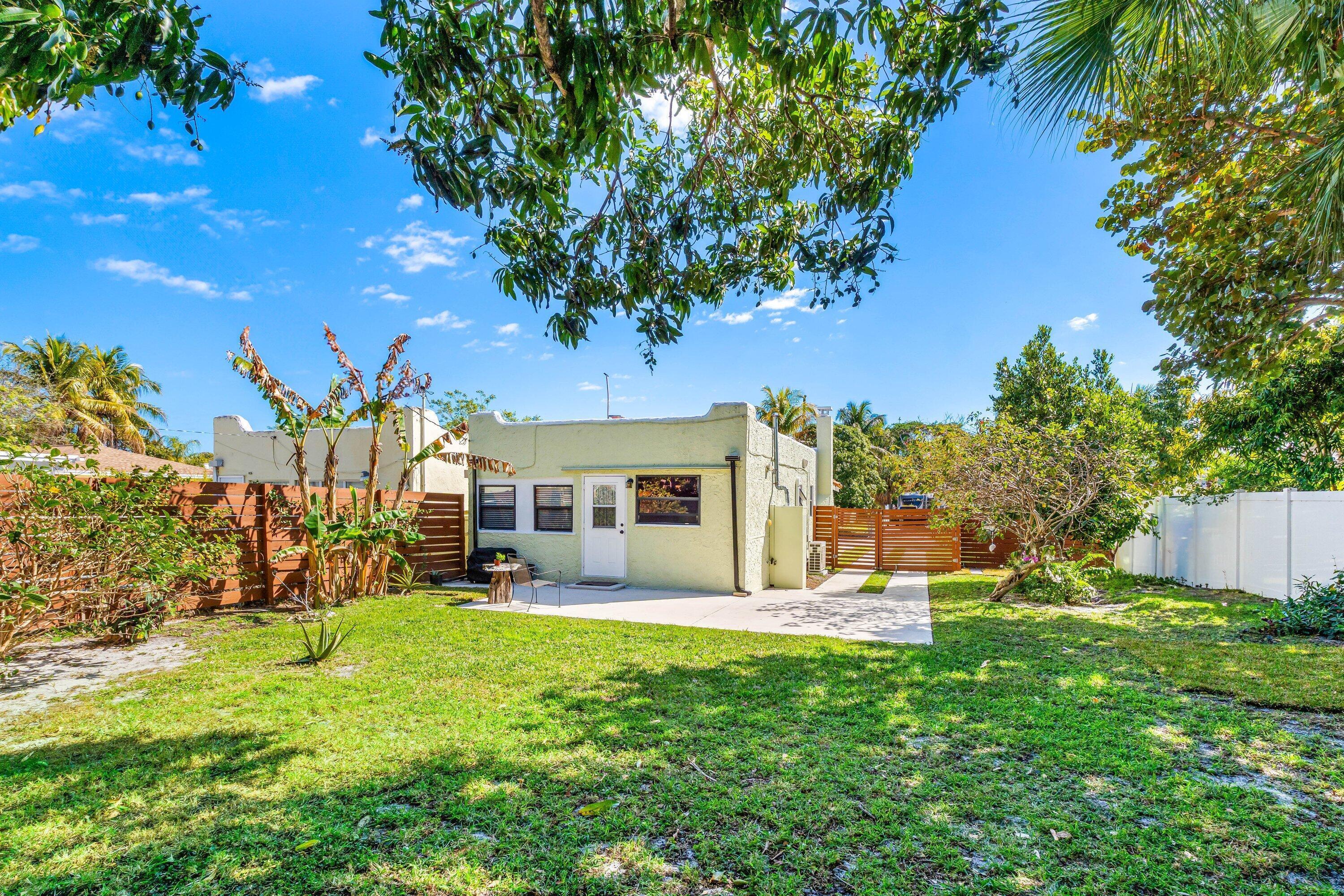 LAKE WORTH TOWN OF ADD 1 - Residential Lease