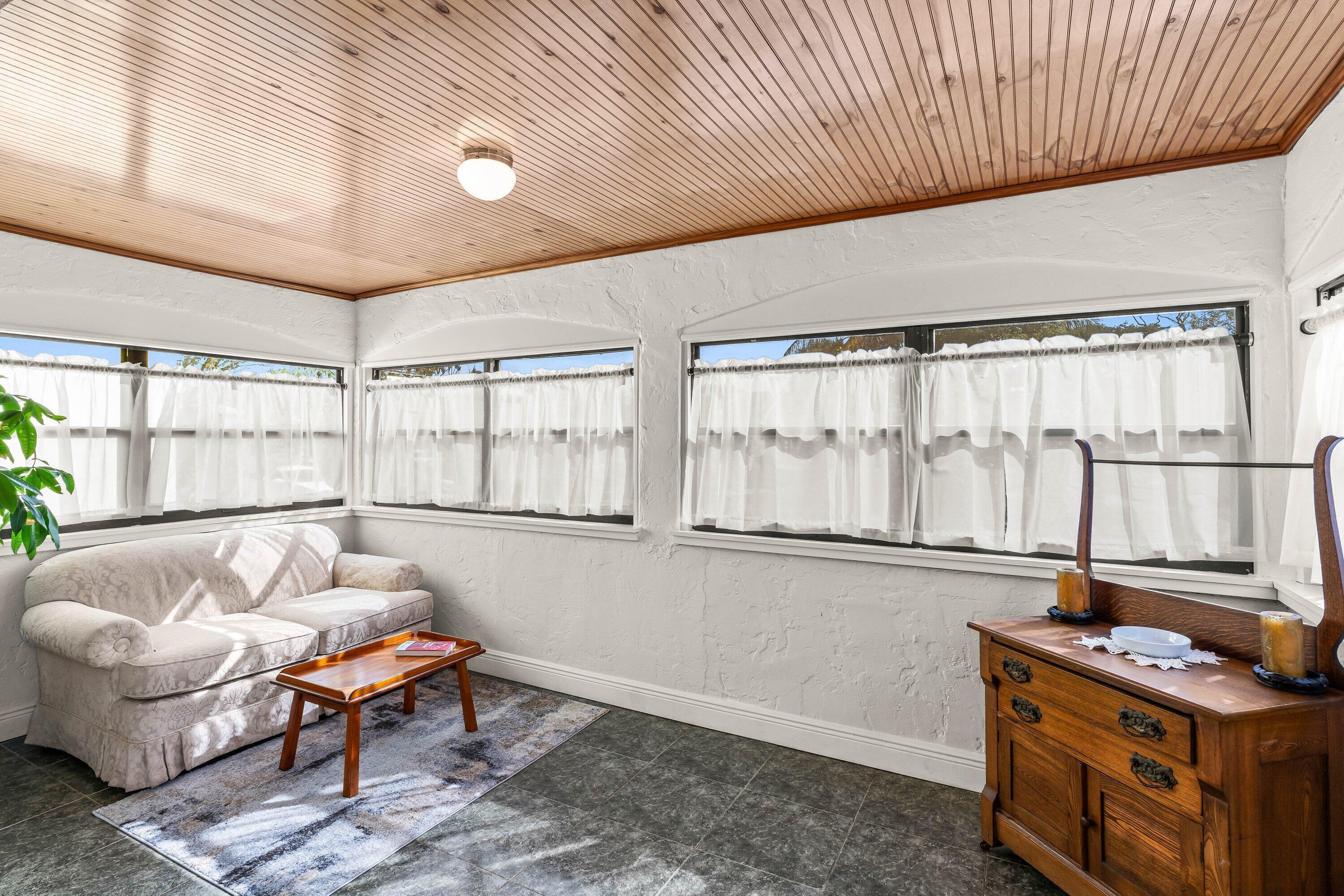 LAKE WORTH TOWN OF ADD 1 - Residential Lease