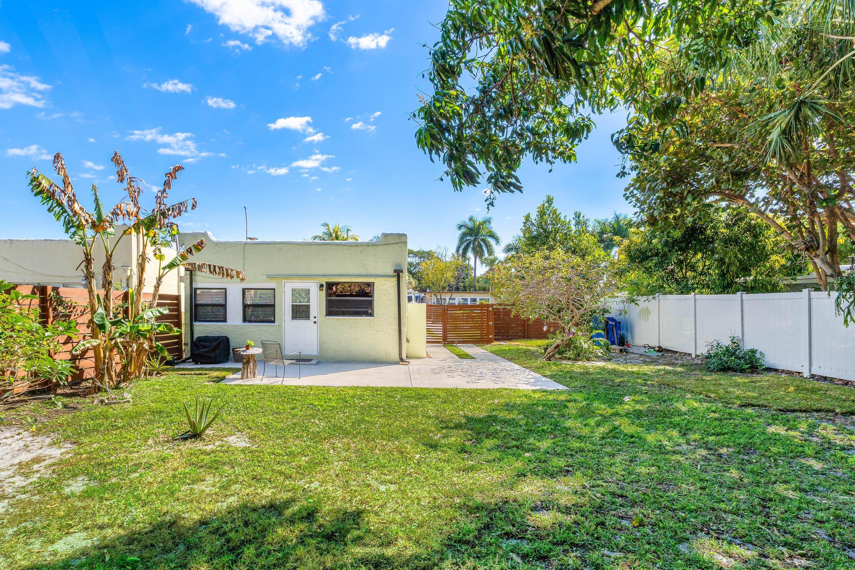 LAKE WORTH TOWN OF ADD 1 - Residential Lease