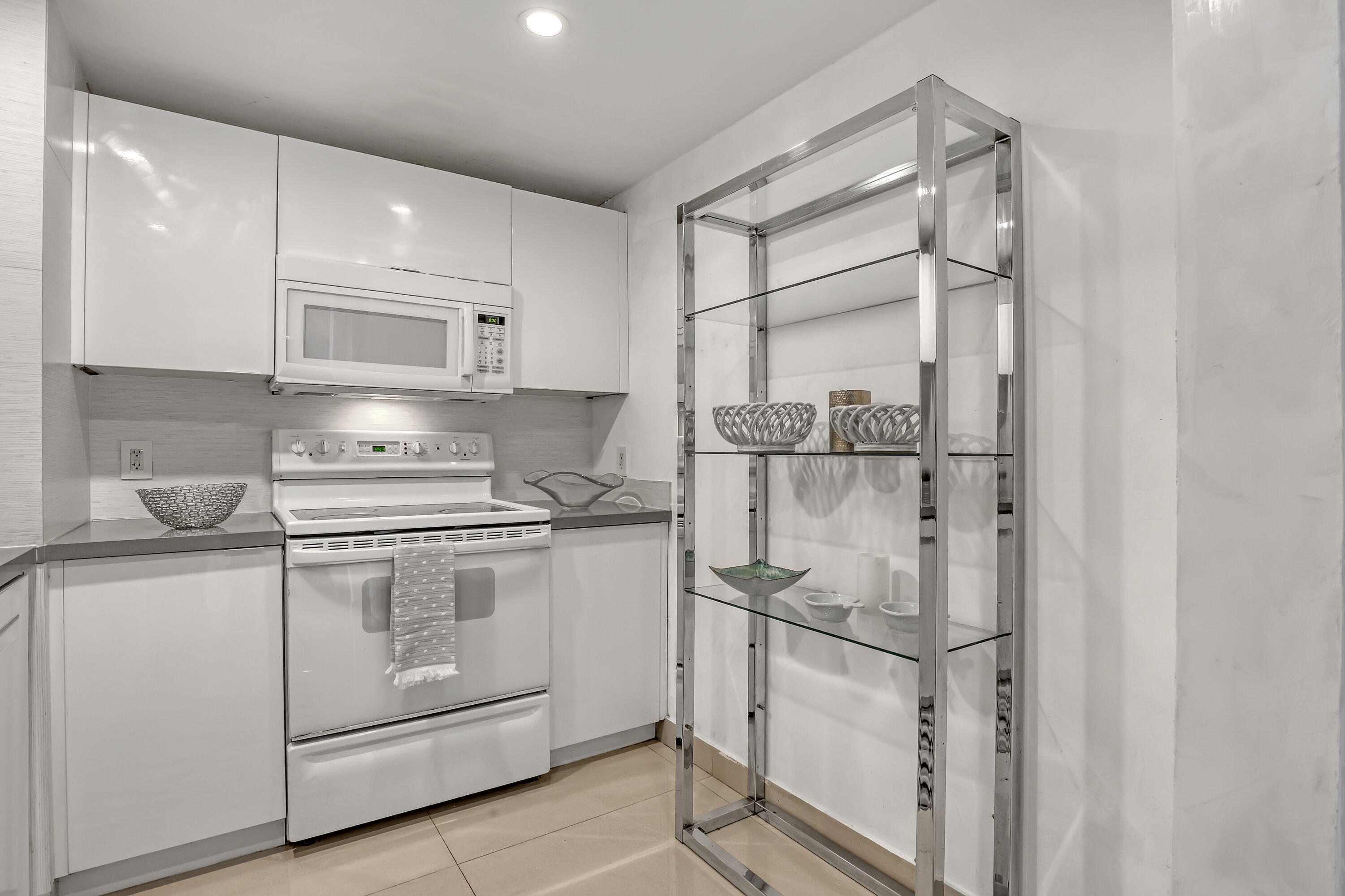 PALM BEACH HOUSE CONDO - Residential Lease