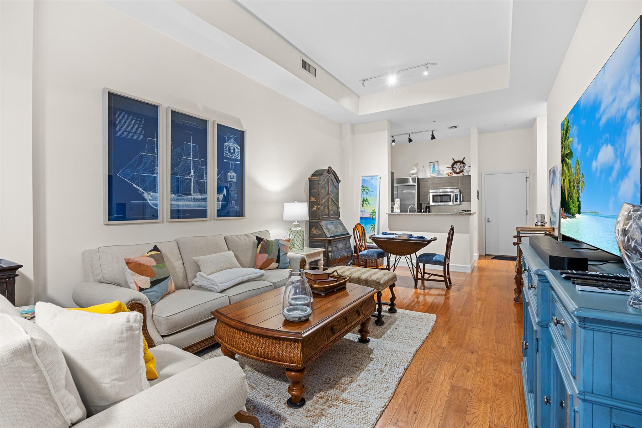 550 Okeechobee Boulevard 114, West Palm Beach, FL, 33401/$550,000 2 550 Okeechobee Boulevard 114