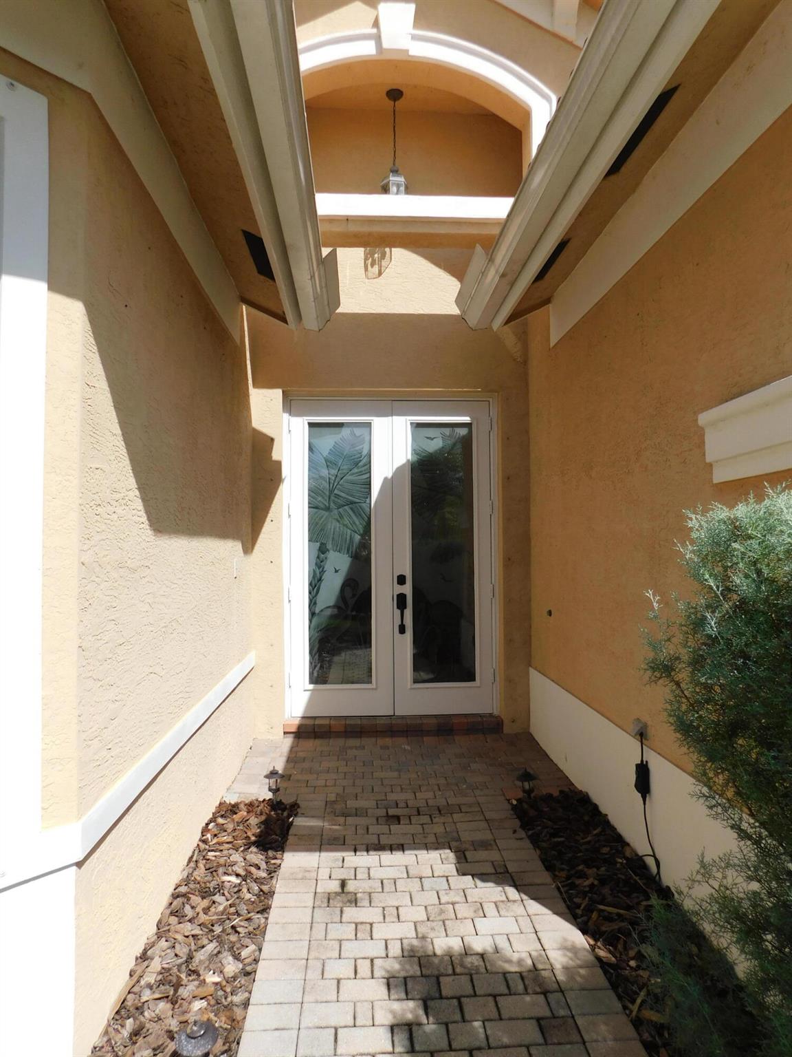 8617 White Cay