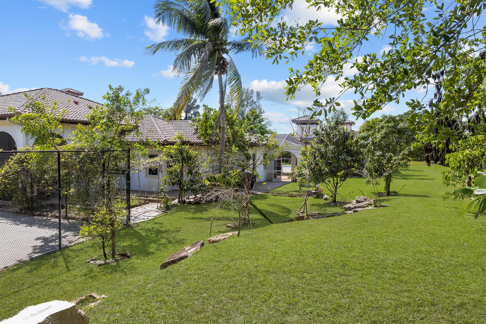 TIERRA DEL REY - Residential Lease