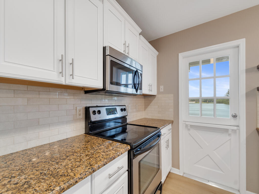 3206 S Lakeview Circle 1105