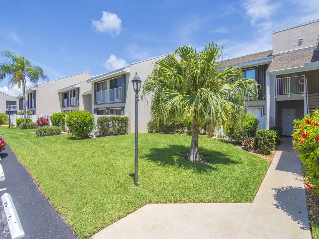 3206 S Lakeview Circle 1105
