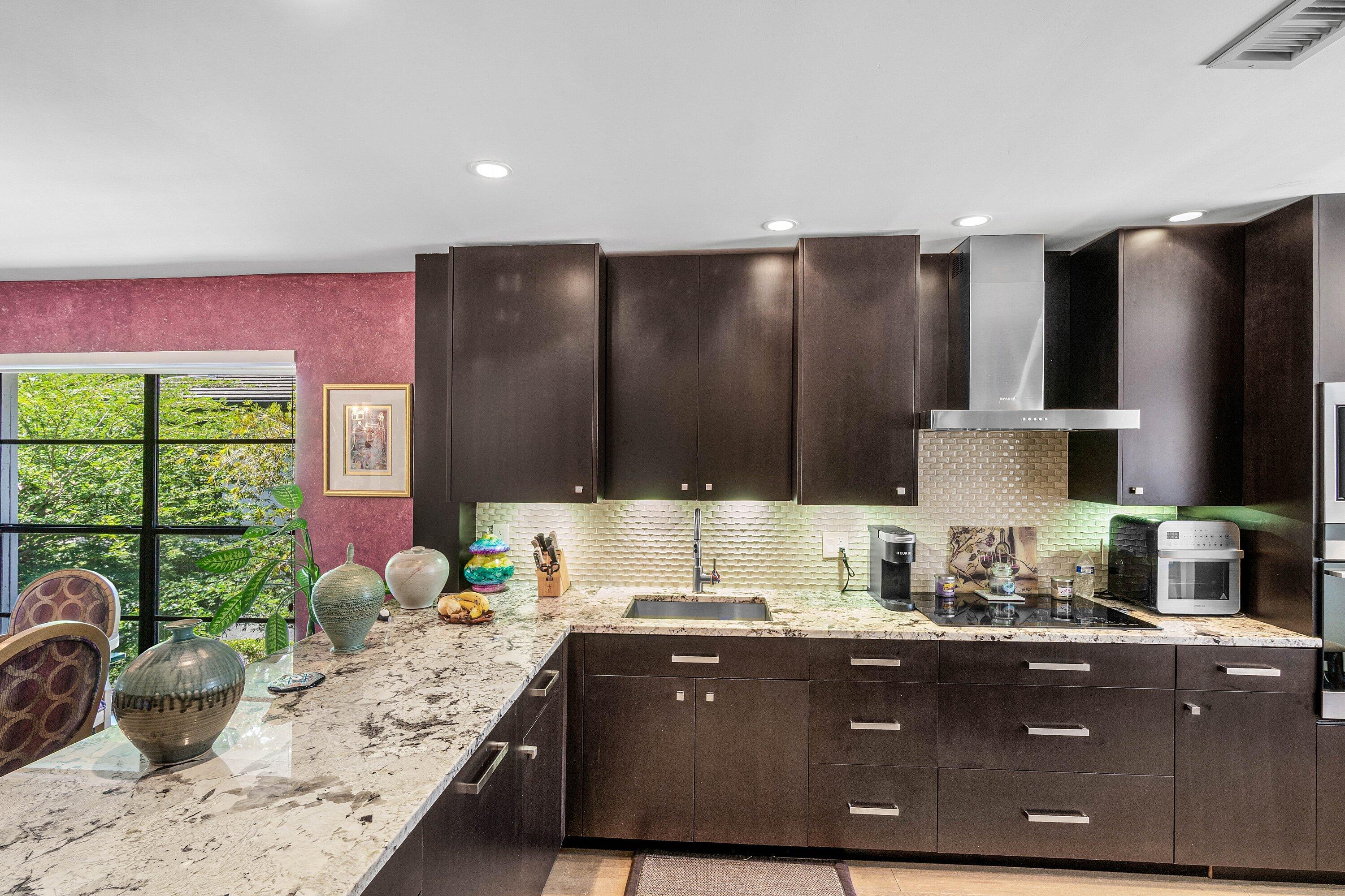 Properties 7 SOUTHPORT Lane H