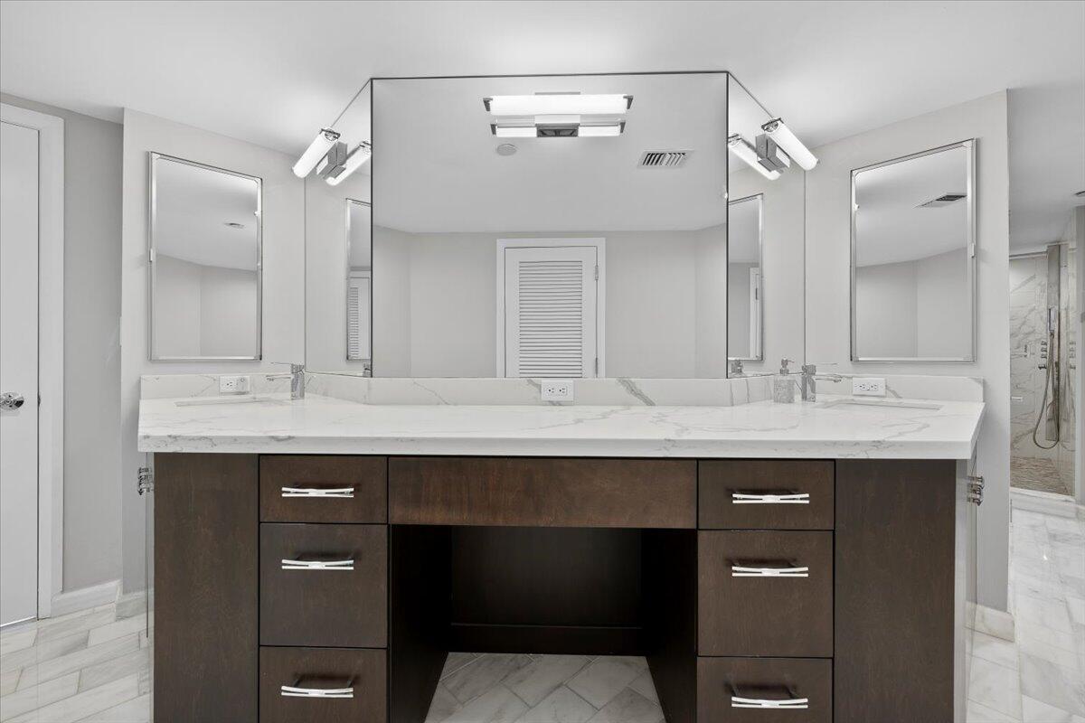 OLD PORT COVE LAKE POINT TOWER COND DECL - Residential