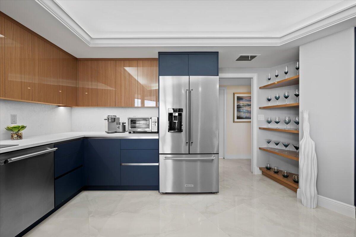 100 Lakeshore Drive 1154