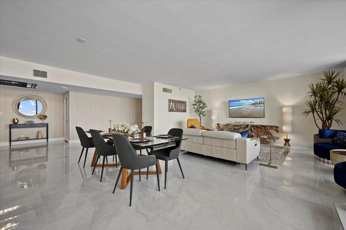 OLD PORT COVE LAKE POINT TOWER COND DECL - Residential