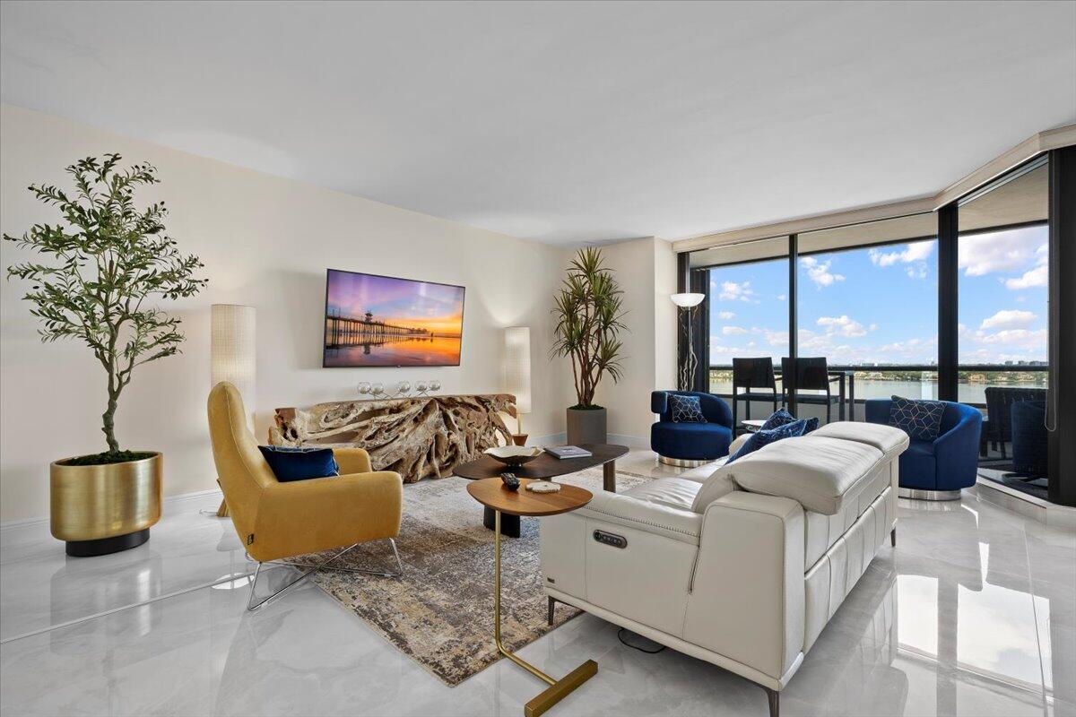 OLD PORT COVE LAKE POINT TOWER COND DECL - Residential