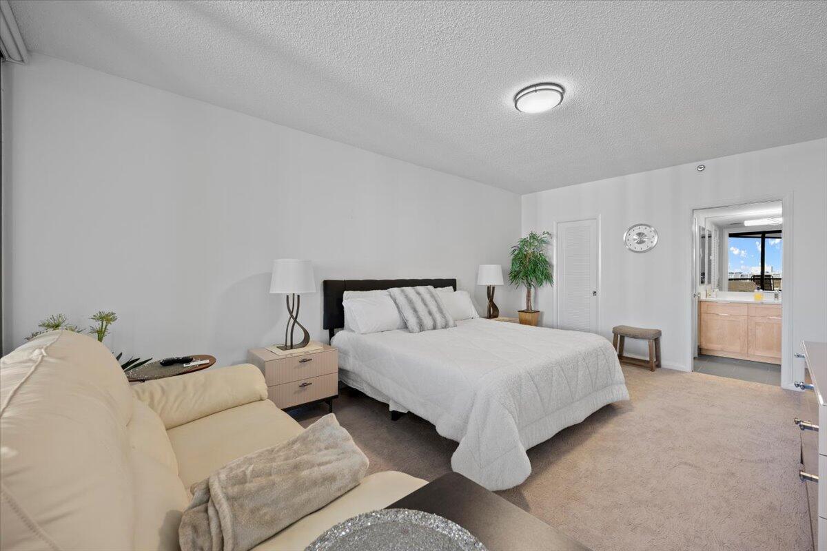 OLD PORT COVE LAKE POINT TOWER COND DECL - Residential