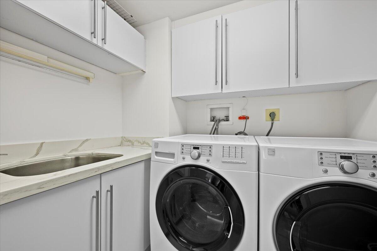 OLD PORT COVE LAKE POINT TOWER COND DECL - Residential