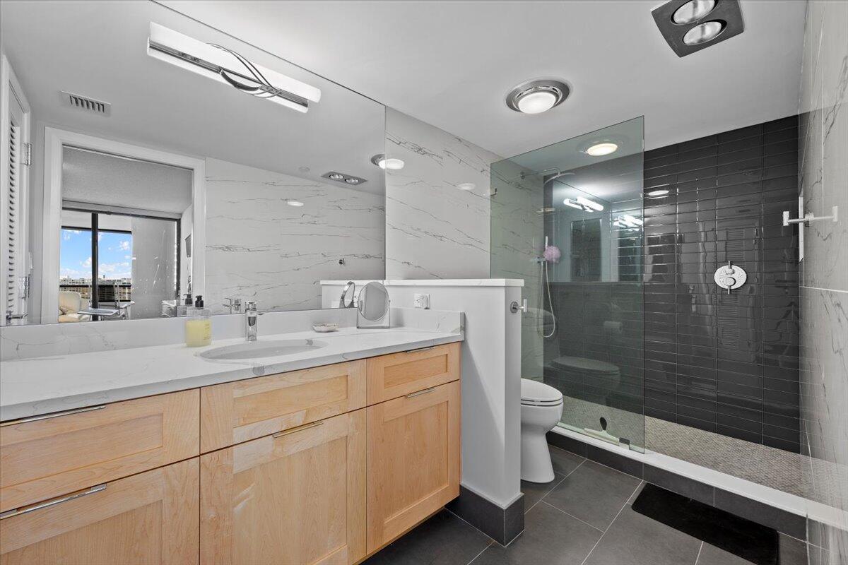 OLD PORT COVE LAKE POINT TOWER COND DECL - Residential