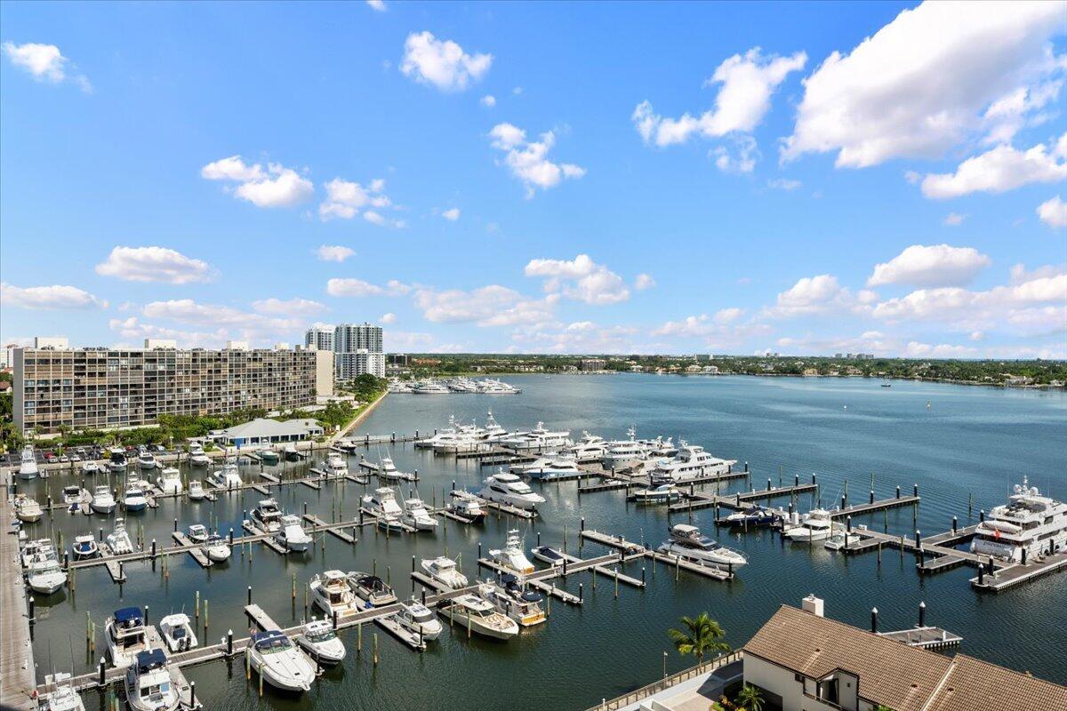 OLD PORT COVE LAKE POINT TOWER COND DECL - Residential