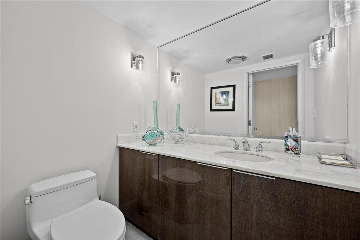 OLD PORT COVE LAKE POINT TOWER COND DECL - Residential