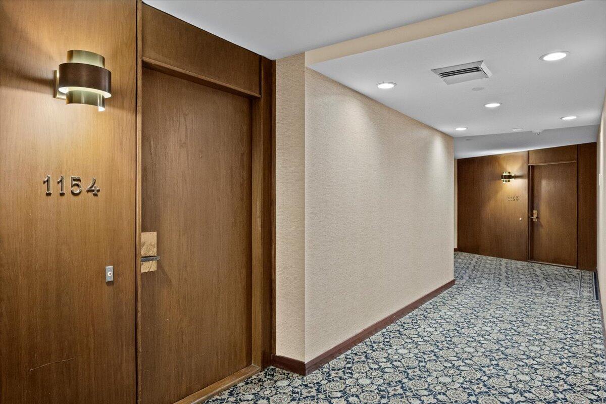 OLD PORT COVE LAKE POINT TOWER COND DECL - Residential