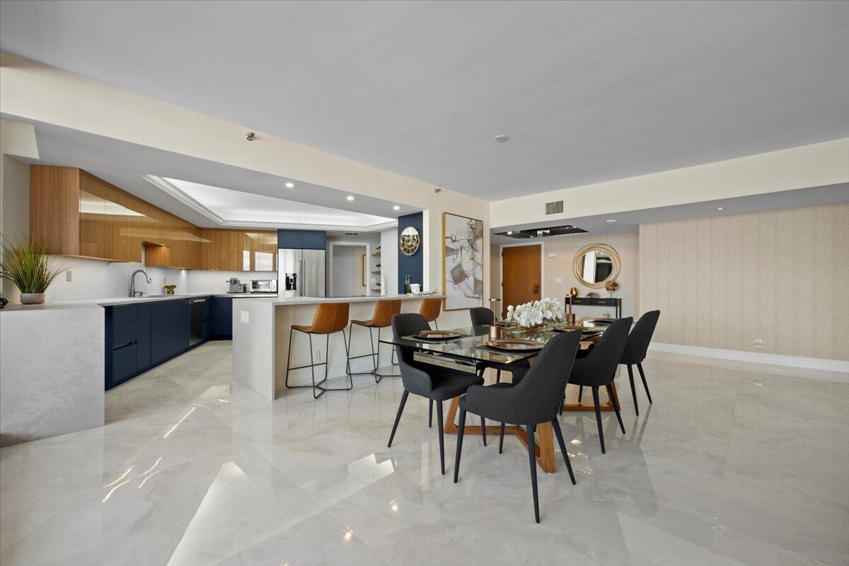 OLD PORT COVE LAKE POINT TOWER COND DECL - Residential