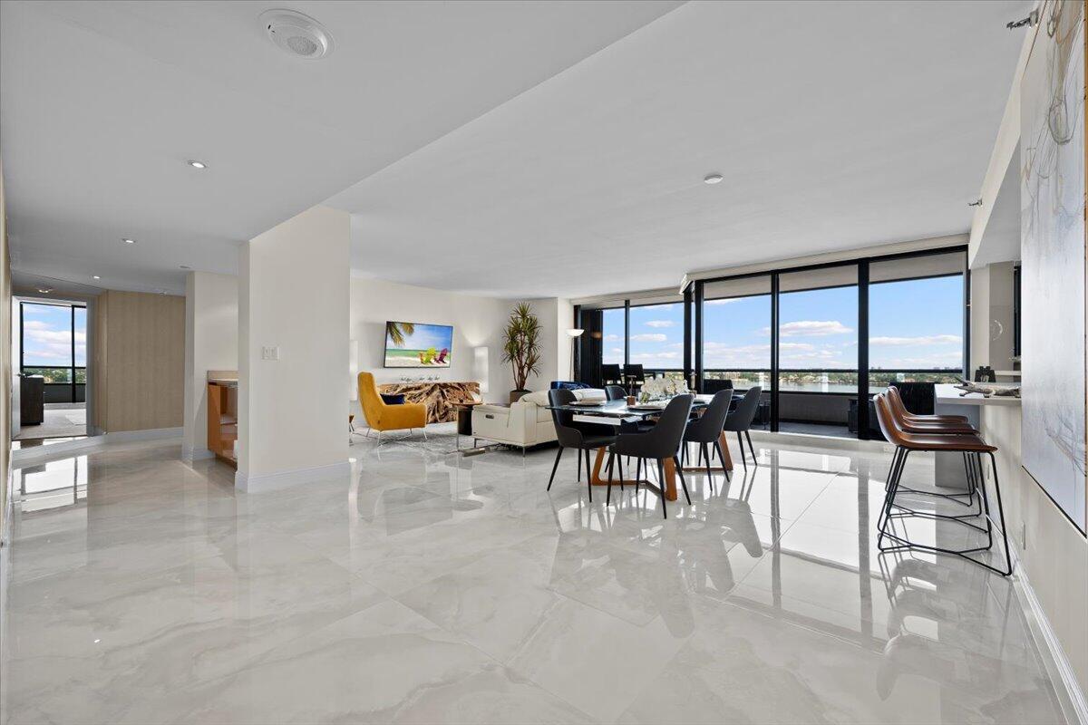 OLD PORT COVE LAKE POINT TOWER COND DECL - Residential